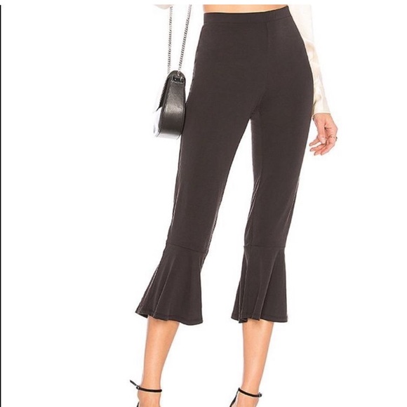 Bb Dakota black Kane Ruffle Bottom Cropped Pants size 10 Almost new condition - Picture 4 of 9